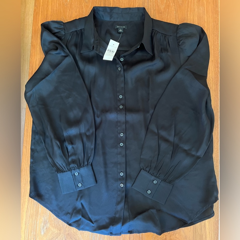 NWT - Ann Taylor L/S Collared Button Blouse